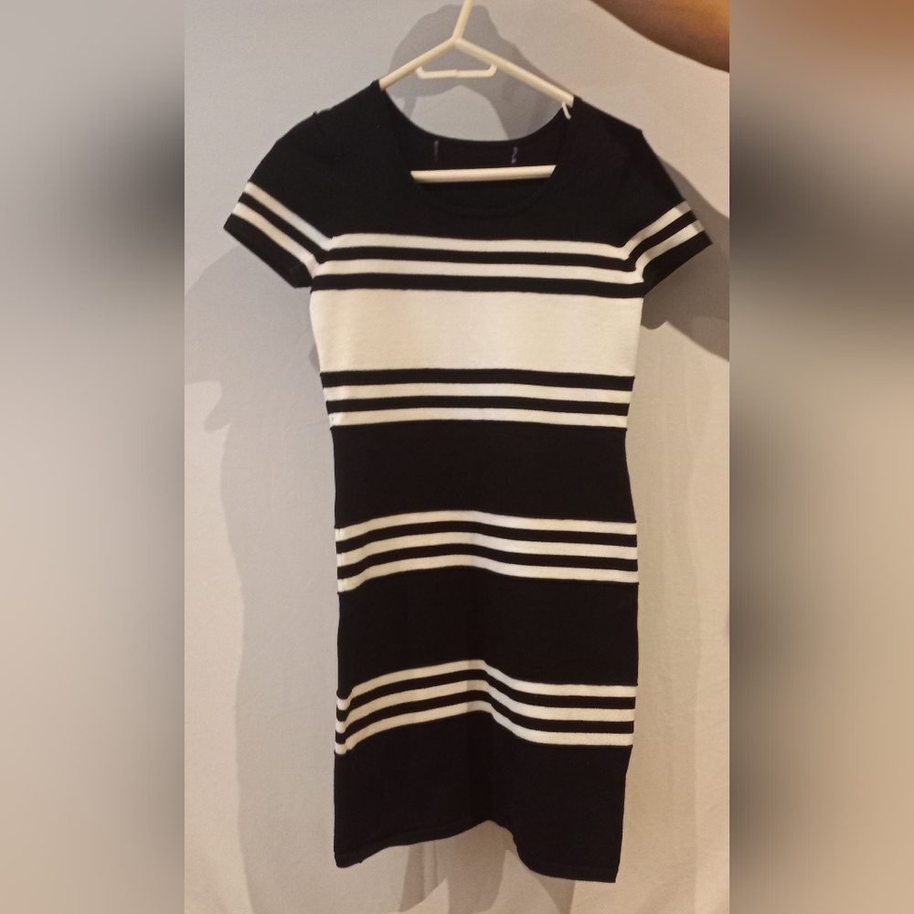 Black and White Sheath Mini Dress with Cap Sleeves